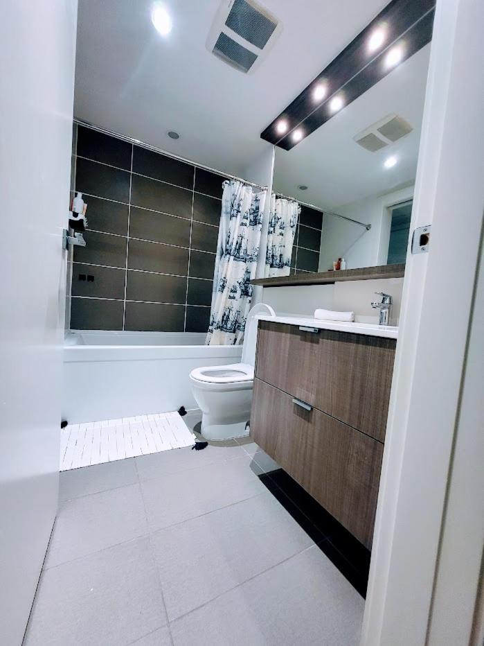 Your Perfect Escape - Modern Landmark Condo In Downtown Calgary - Free Parking- Premium Location Exteriér fotografie
