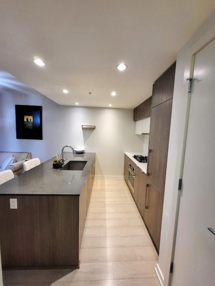 Your Perfect Escape - Modern Landmark Condo In Downtown Calgary - Free Parking- Premium Location Exteriér fotografie
