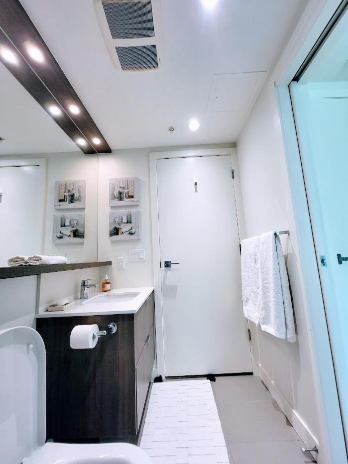 Your Perfect Escape - Modern Landmark Condo In Downtown Calgary - Free Parking- Premium Location Exteriér fotografie