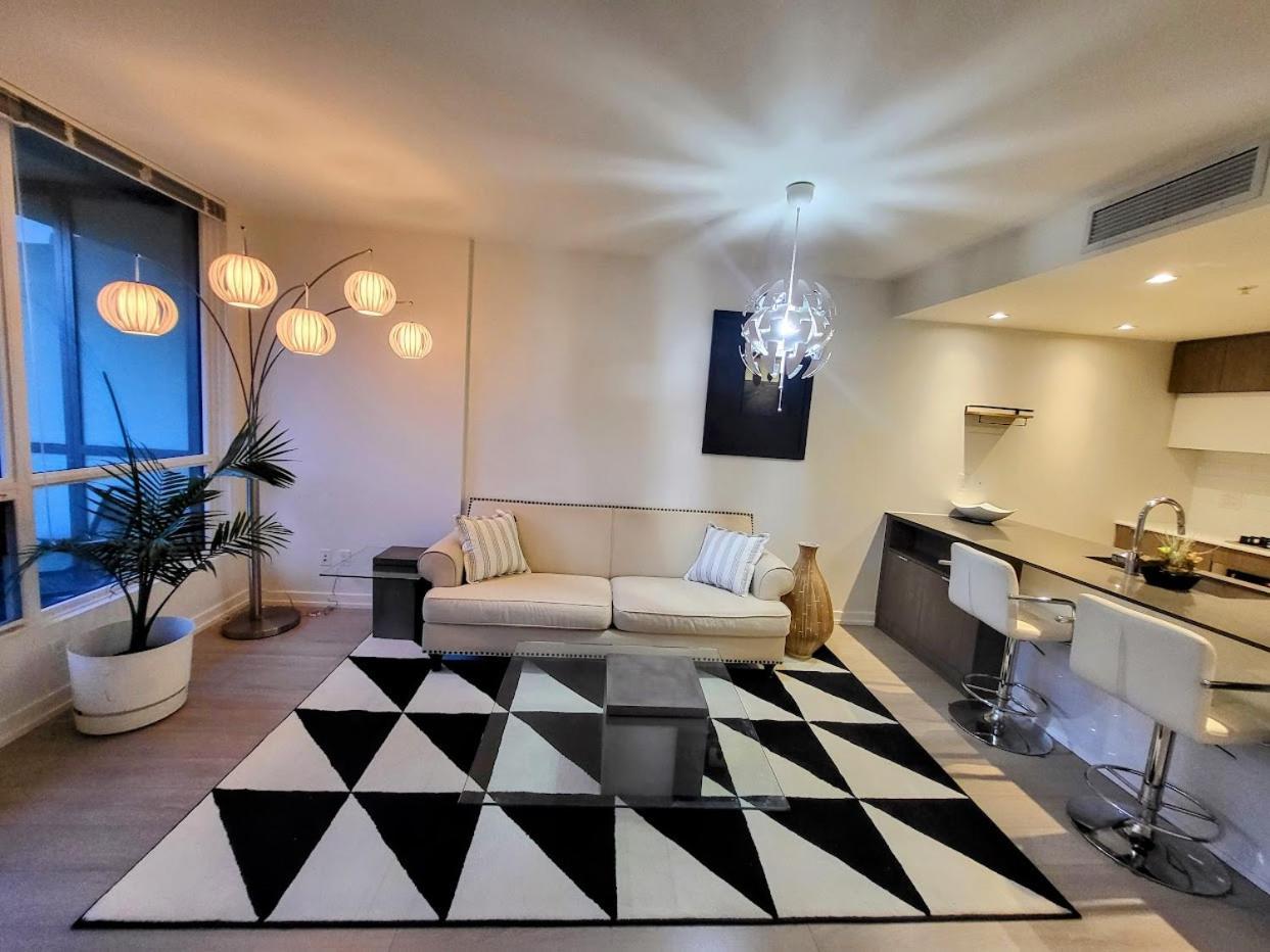 Your Perfect Escape - Modern Landmark Condo In Downtown Calgary - Free Parking- Premium Location Exteriér fotografie