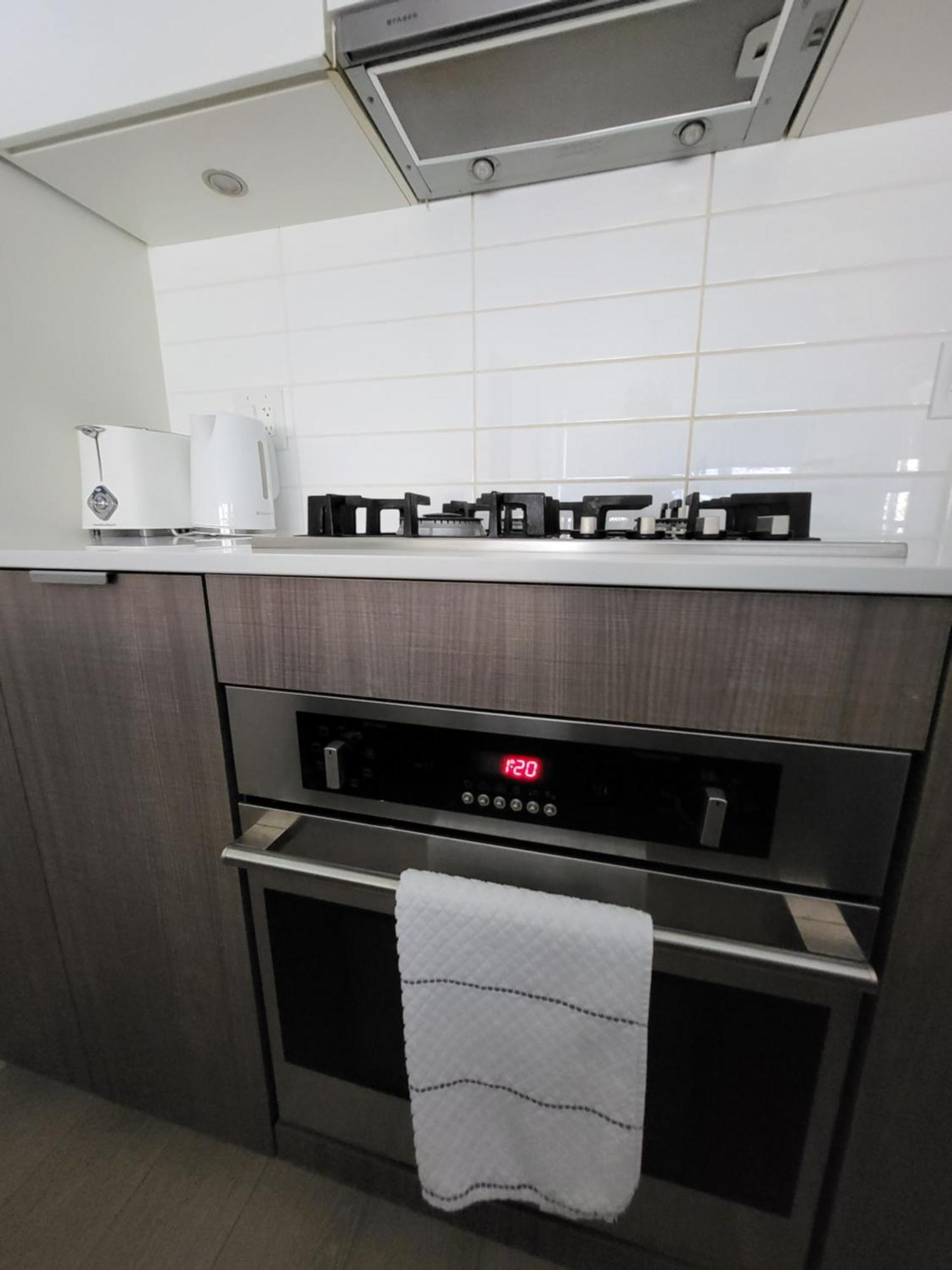 Your Perfect Escape - Modern Landmark Condo In Downtown Calgary - Free Parking- Premium Location Exteriér fotografie