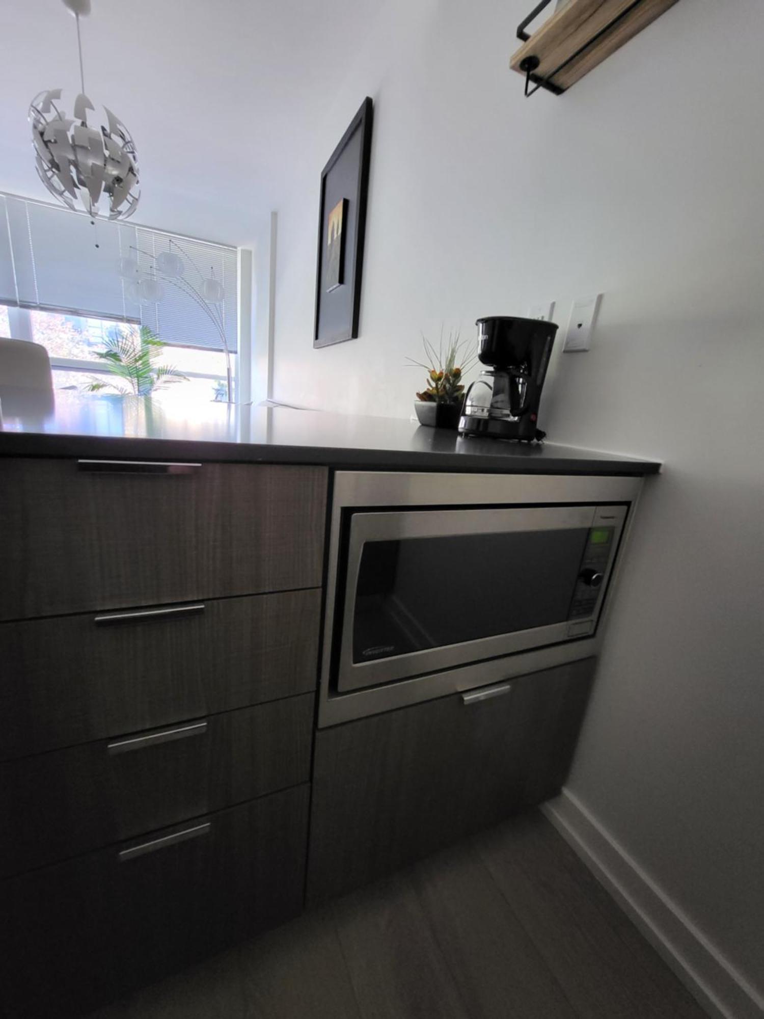 Your Perfect Escape - Modern Landmark Condo In Downtown Calgary - Free Parking- Premium Location Exteriér fotografie